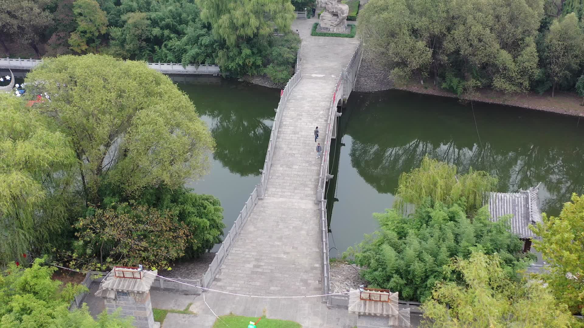 河南许昌市灞陵桥景区古建筑视频的预览图