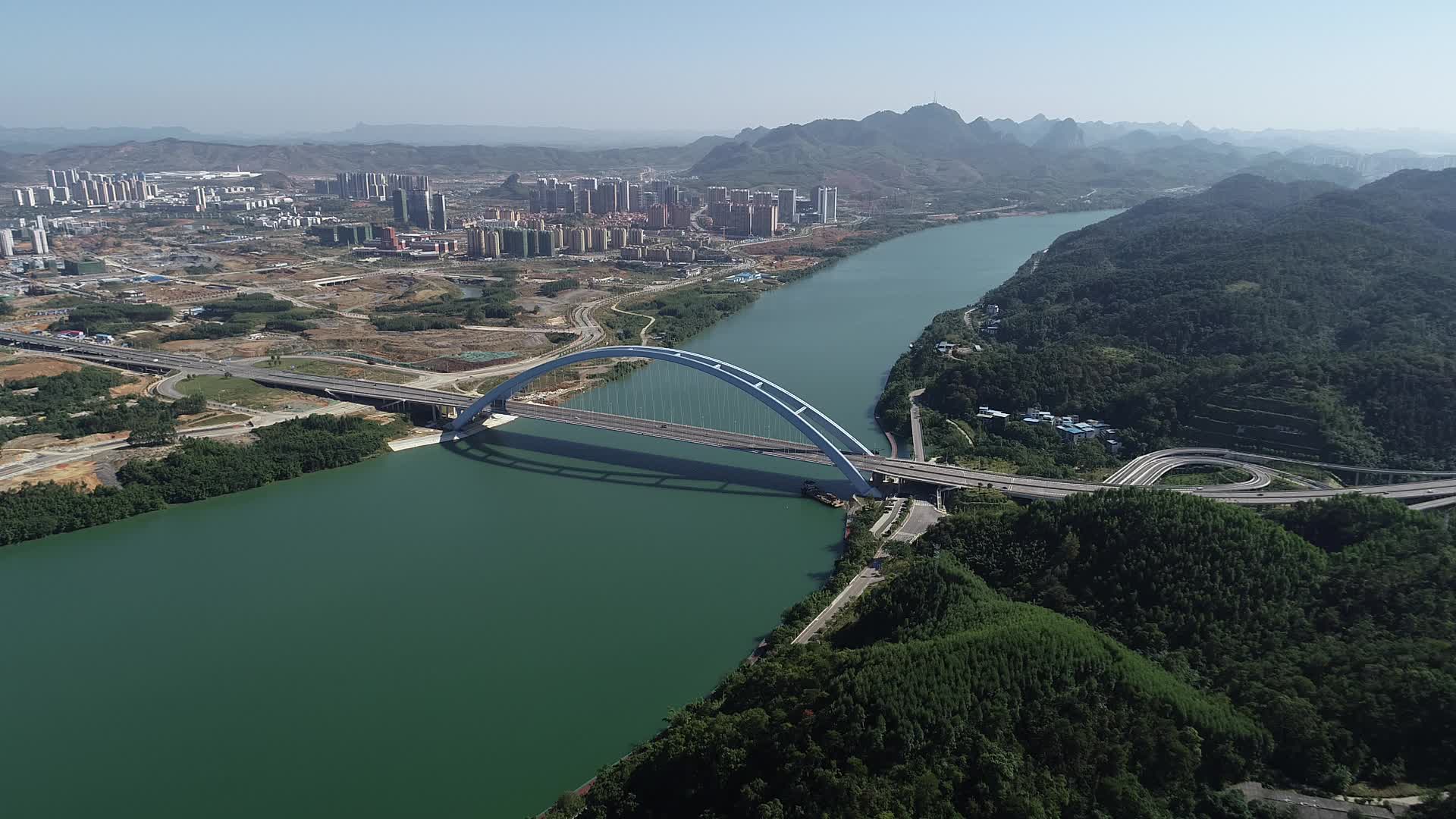 柳州官塘大桥航拍视频的预览图