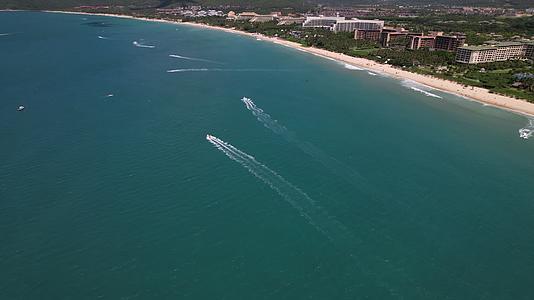 海南三亚亚龙湾航拍4K高空海景视频的预览图