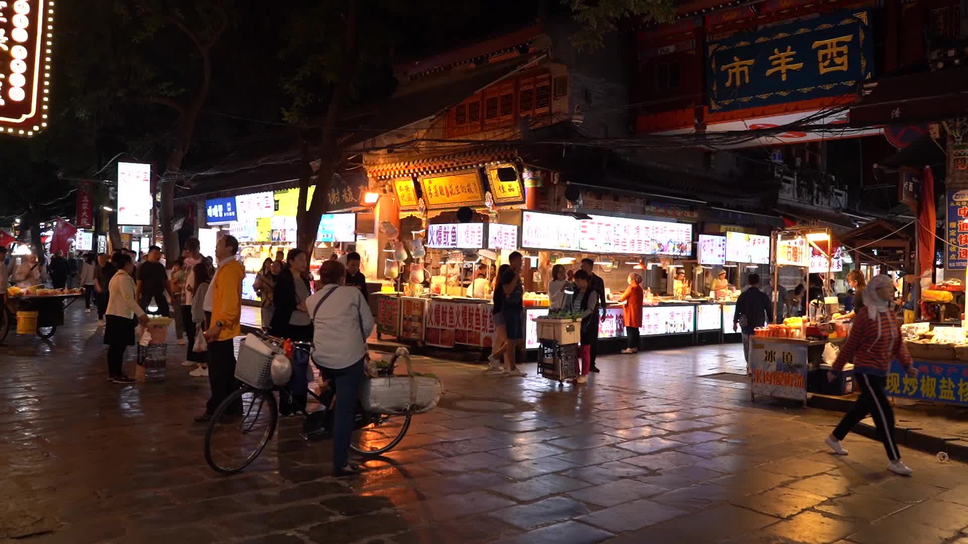 西安回民街夜景民俗小吃一条街美食合集视频的预览图
