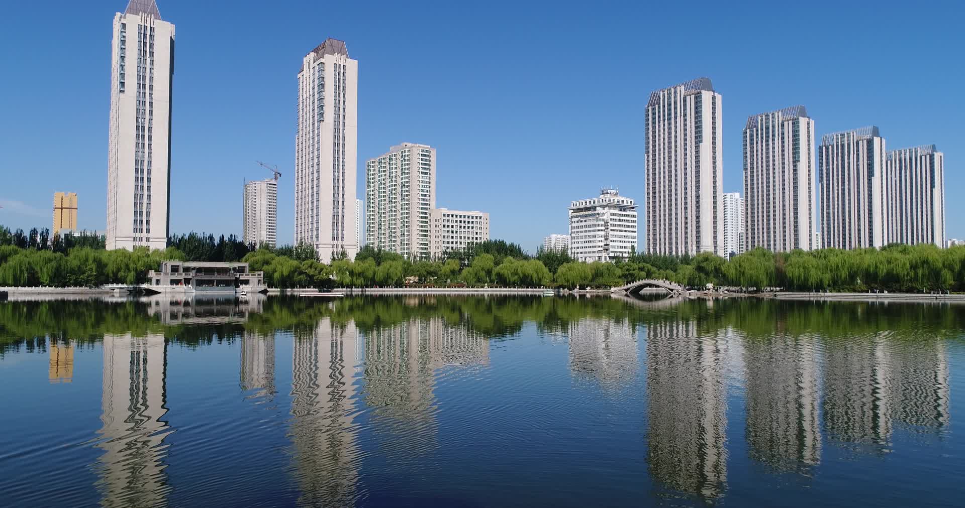 太原龙潭公园城市中心万达公馆住宅区视频的预览图