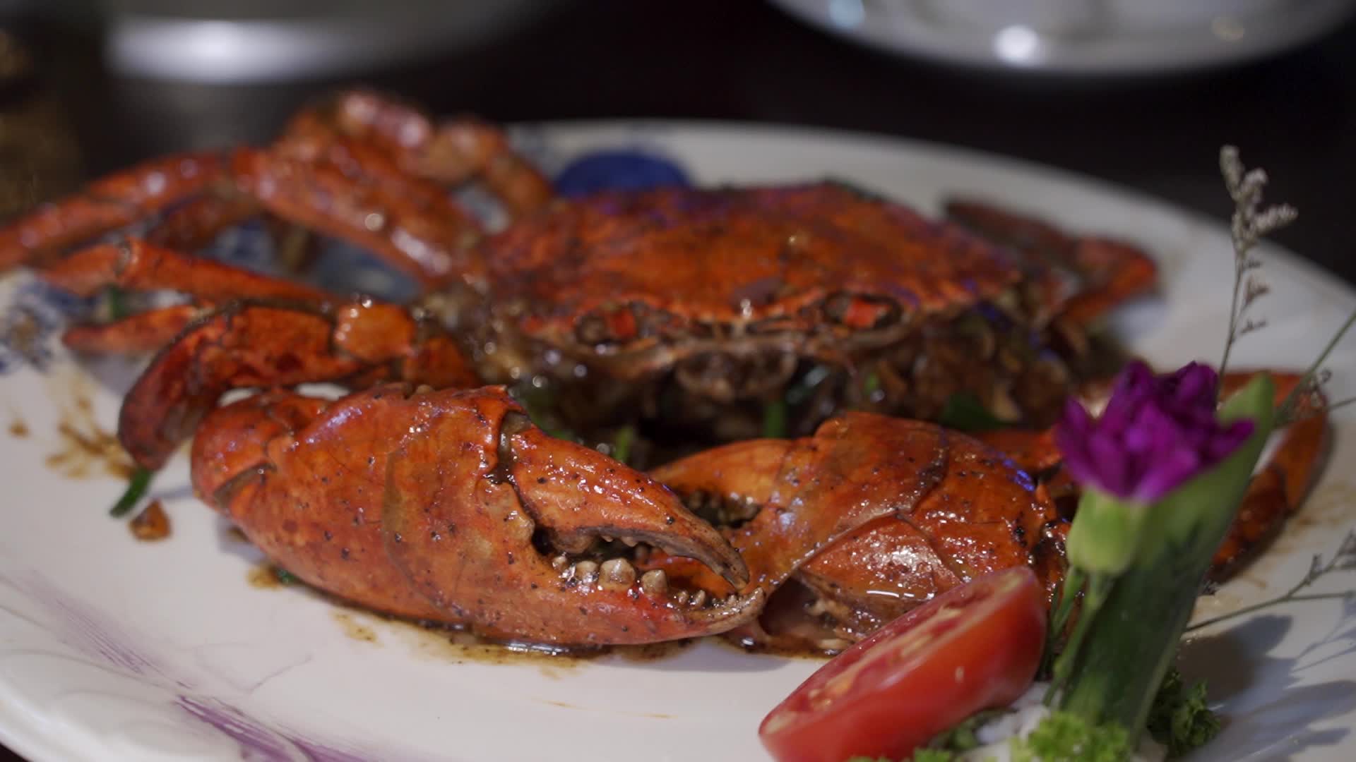 美食螃蟹大餐视频的预览图