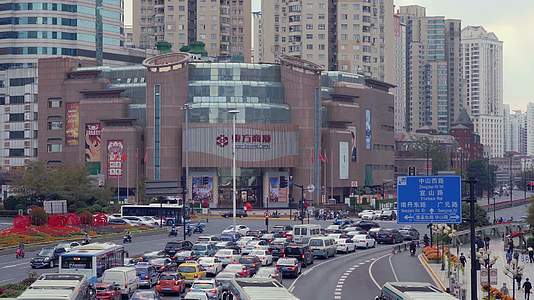 上海徐家汇人流车流拥挤堵车视频的预览图