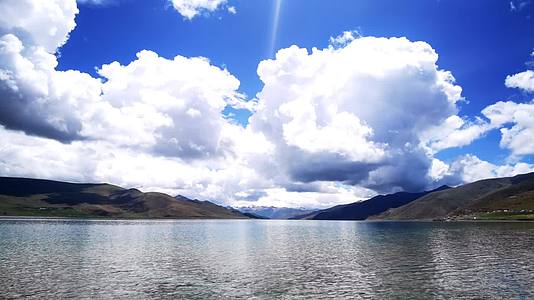 西藏羊卓雍措湖延时视频的预览图