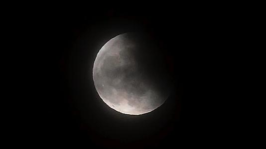 超级大月亮的延时视频的预览图