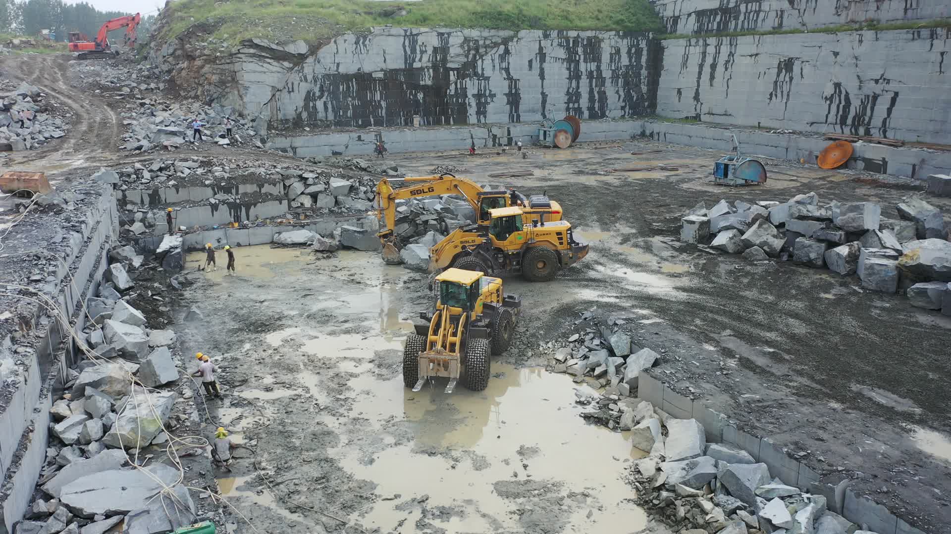大理石矿山大理石开采运输视频的预览图