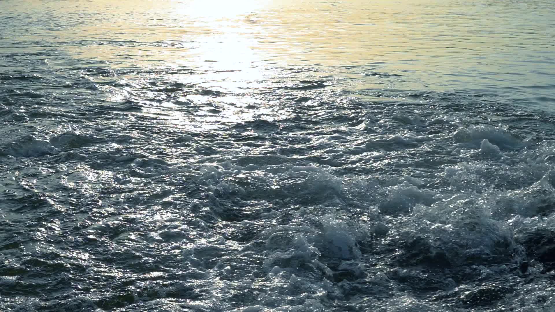海浪浪涛江河波浪波涛河水激流视频的预览图