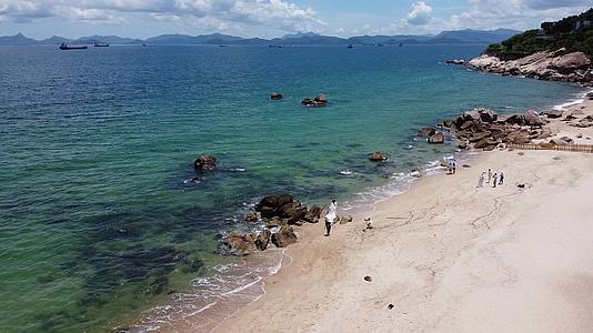 深圳玫瑰海岸沙滩礁石航拍视频的预览图