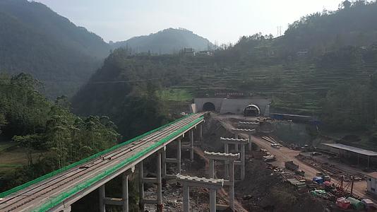 4K航拍交通建设隧道施工工程机械公路建设山东临工视频的预览图