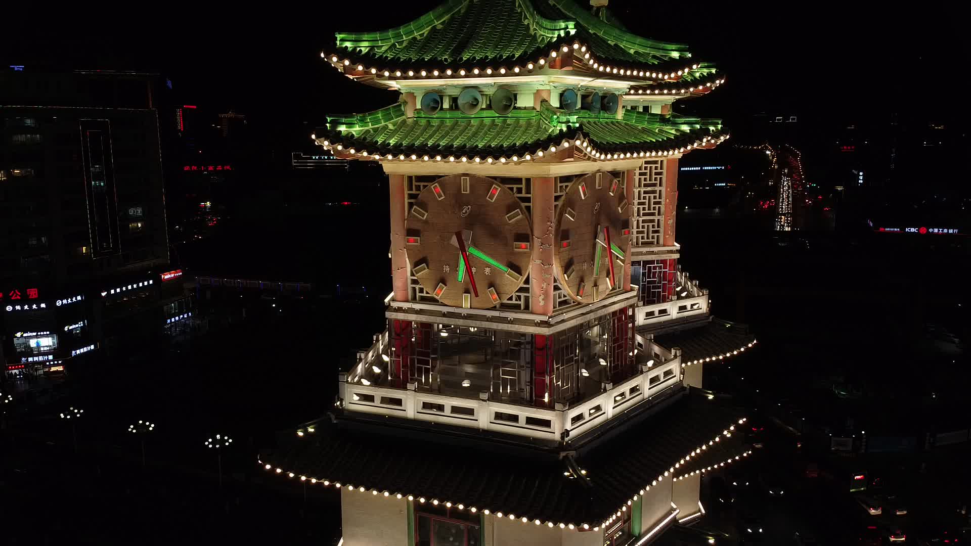 航拍郑州二七塔钟楼夜景视频的预览图
