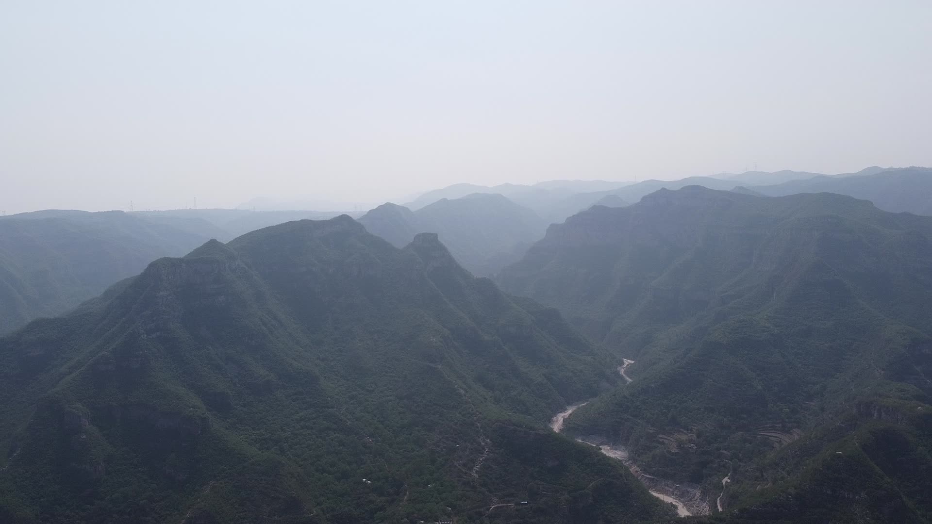 航拍焦作丹河大峡谷景区视频的预览图
