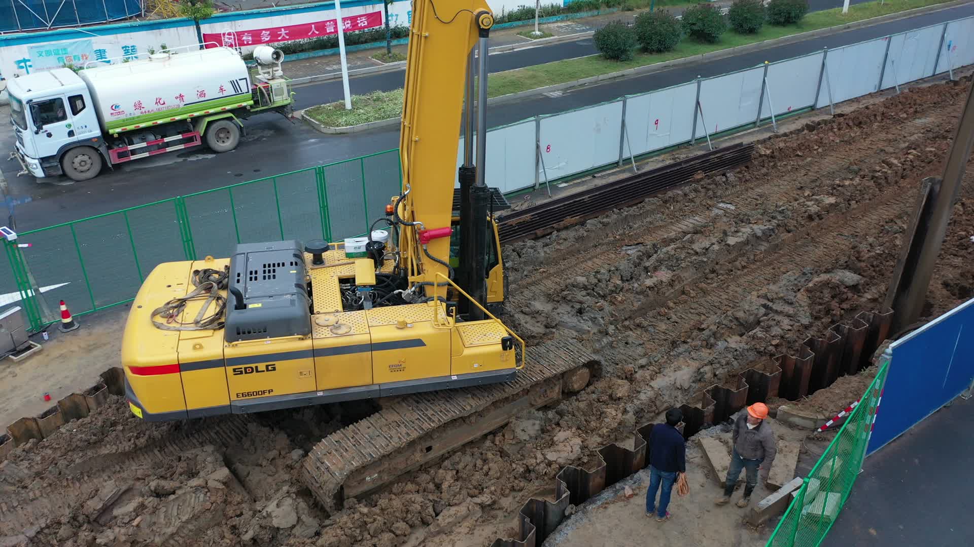 4K城市建设打桩机工程机械挖掘机建筑施工视频的预览图
