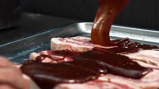 顺德美食叉烧肉制作过程视频的预览图