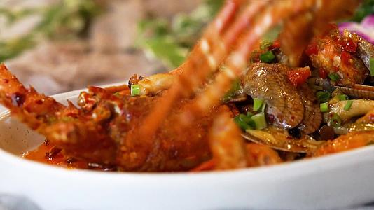 1080P慢镜头东南亚美食料理东南亚菜虾蟹虾刺身视频的预览图