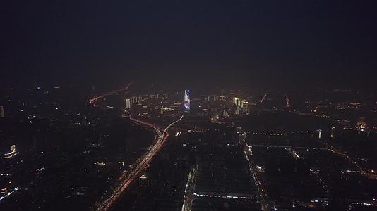 航拍郑州玉米楼前晚高峰车流视频的预览图