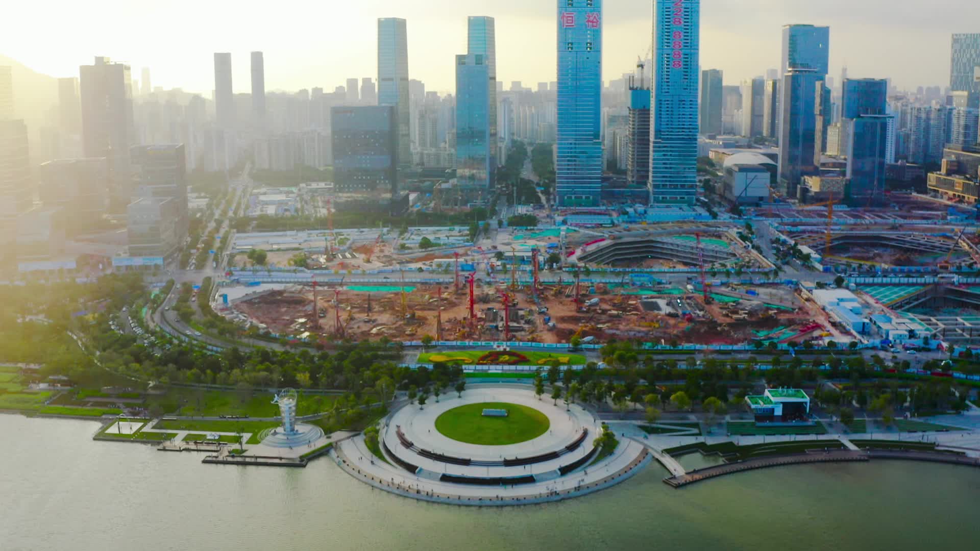航拍深圳人才公园施工场景视频的预览图