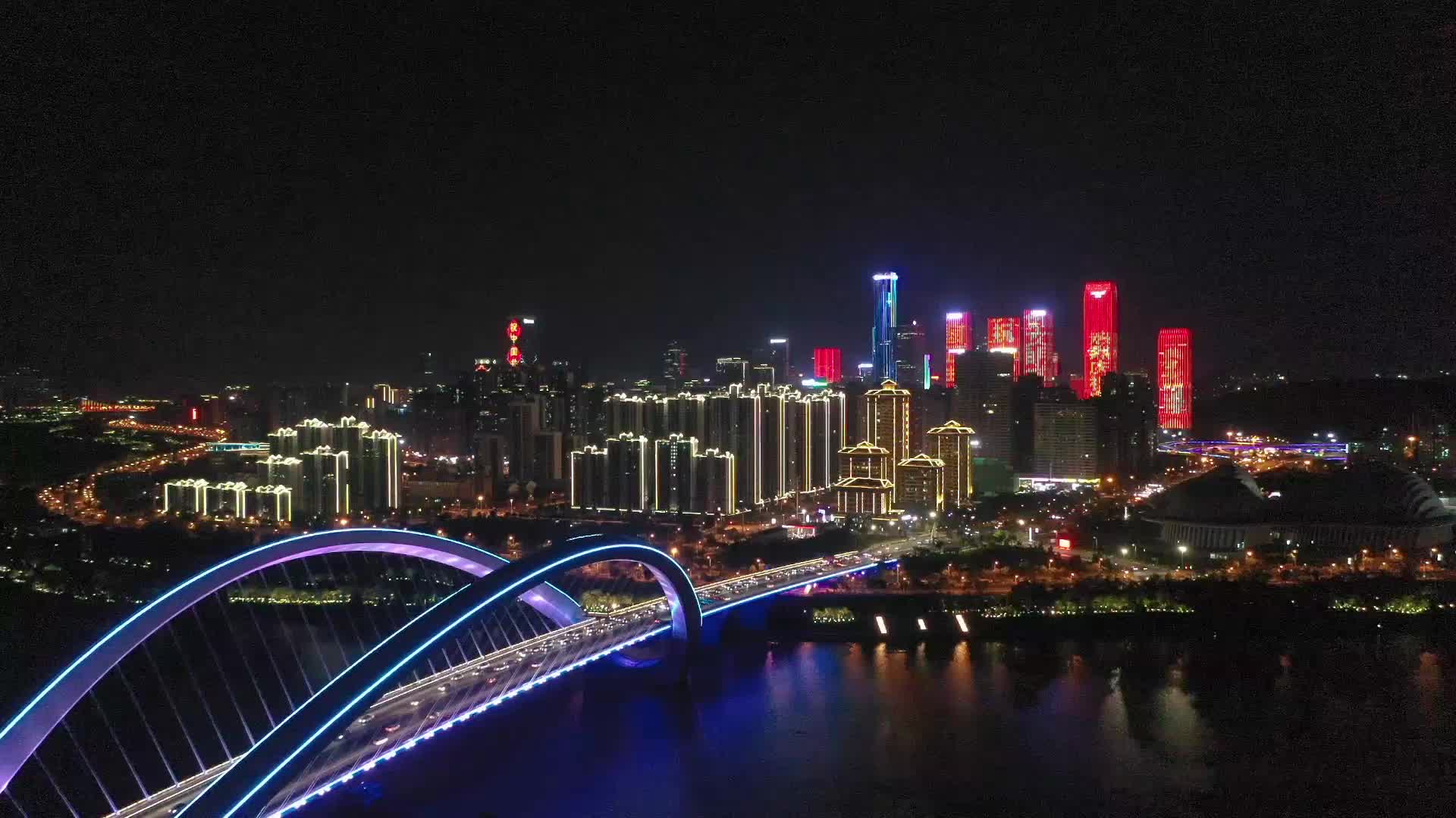 航拍南宁大桥五象中心视频的预览图