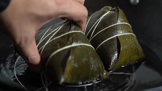 煮粽子包粽子端午节活动粽子视频的预览图