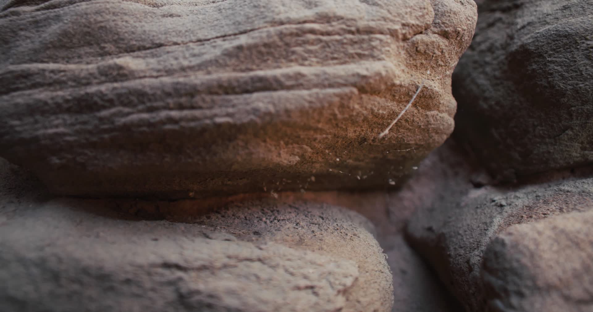 石头风化石风化沙化石头城石头墙视频的预览图