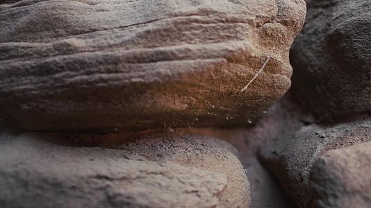 石头风化石风化沙化石头城石头墙视频的预览图