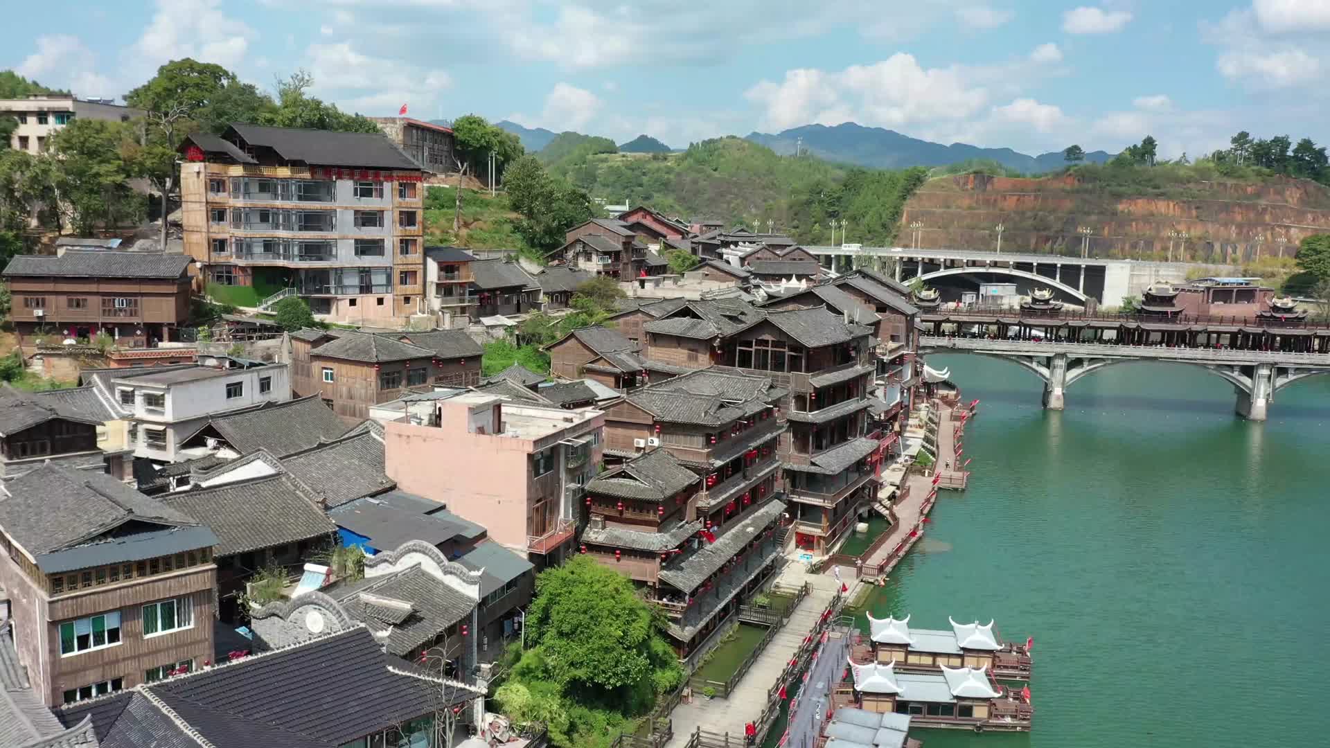 4K航拍贵州下司古镇古香古色视频的预览图