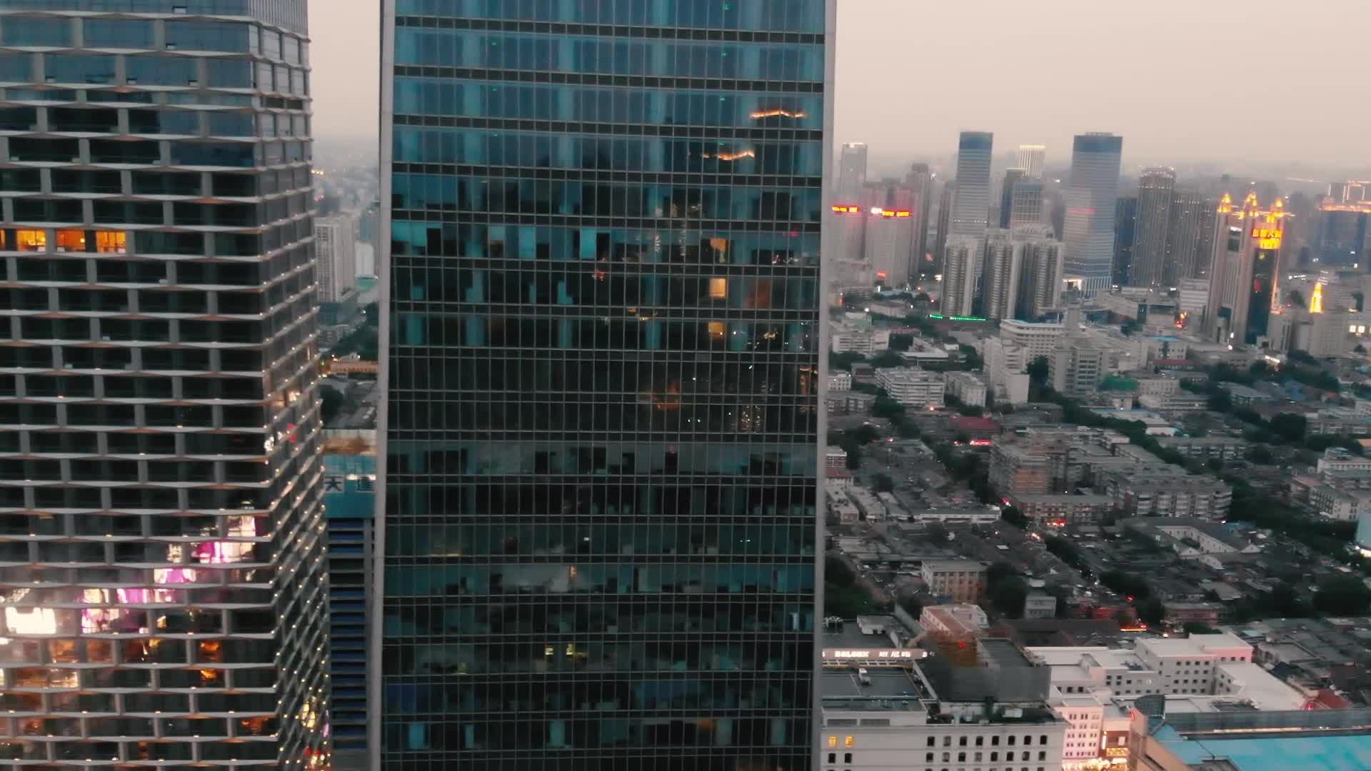 天津市和平区滨江道高空航拍视频的预览图