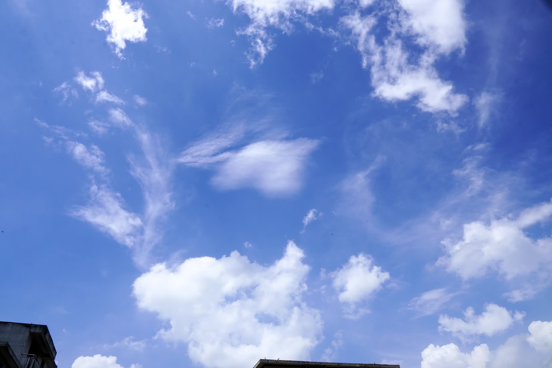 蓝天白云延时天空蓝色天空白云涌动视频的预览图