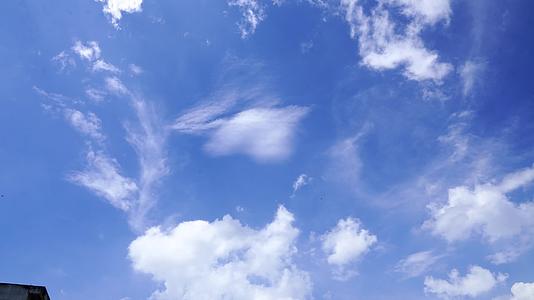 蓝天白云延时天空蓝色天空白云涌动视频的预览图