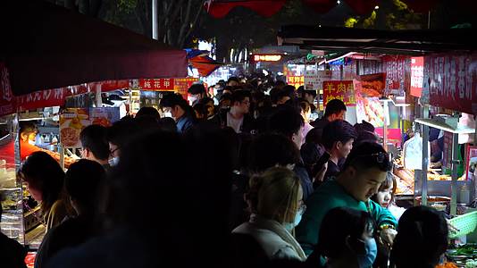 4k实拍南京网红打卡地小吃街美食视频的预览图