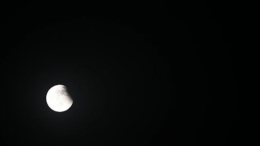 百年难遇的天狗食月之月亮逐渐恢复原样视频的预览图