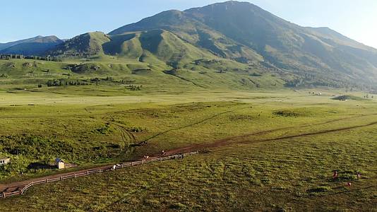 新疆喀纳斯禾木日出河流草原航拍视频的预览图