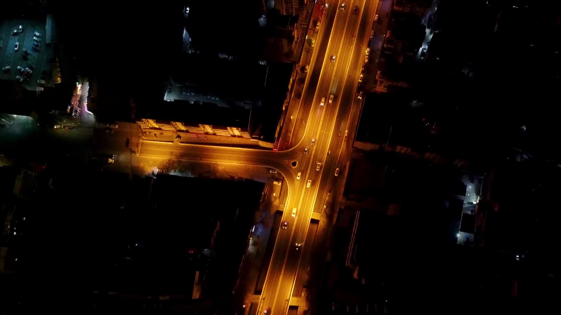 俯瞰焦作公路夜景车流视频的预览图