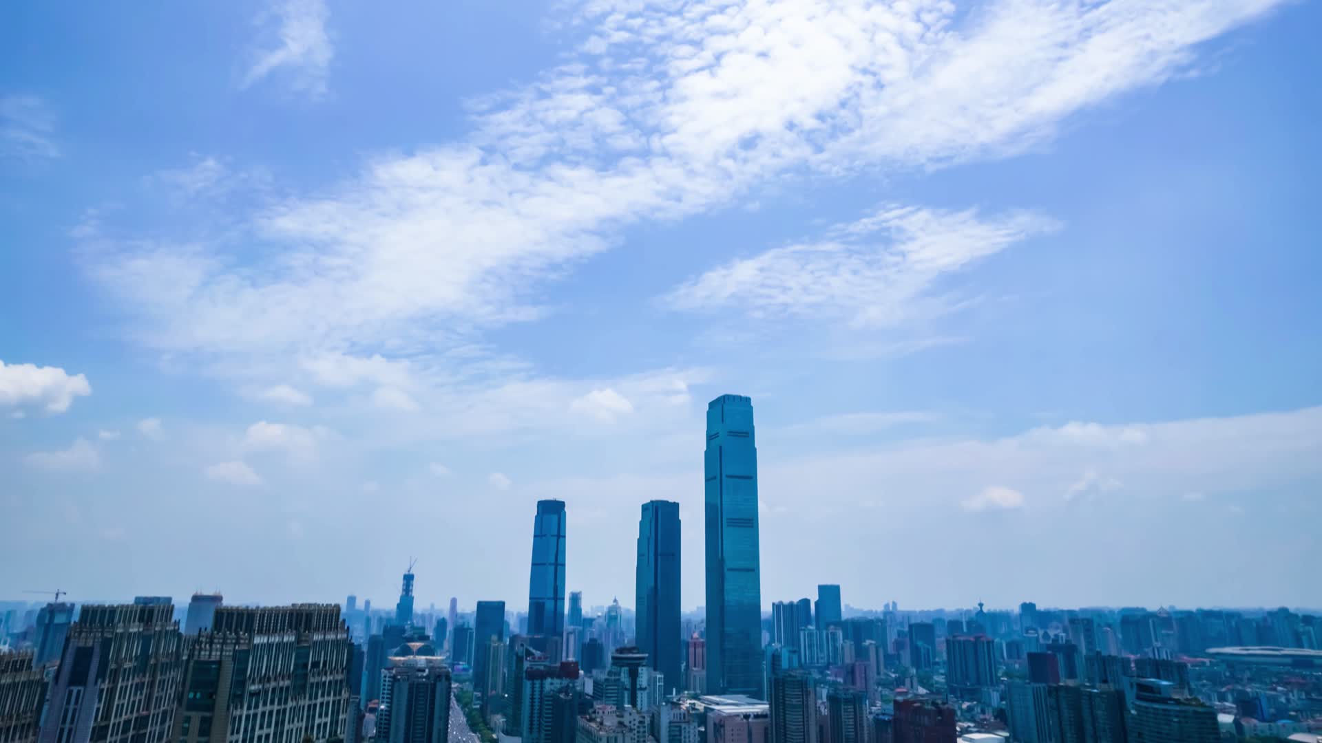 城市4K湖南长沙IFS国金中心CBD蓝天白云视频的预览图