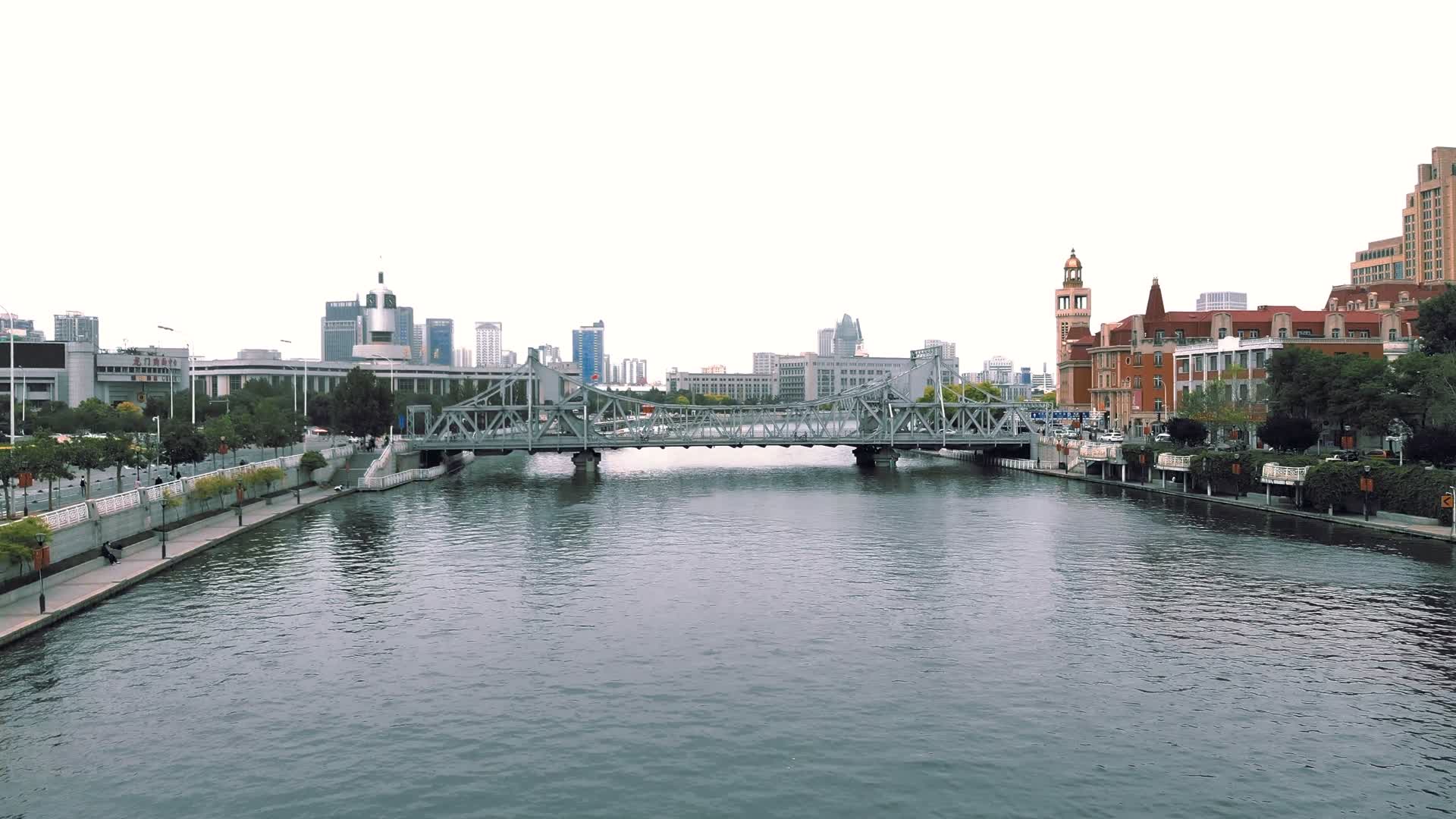 天津海河解放桥市中心航拍视频的预览图