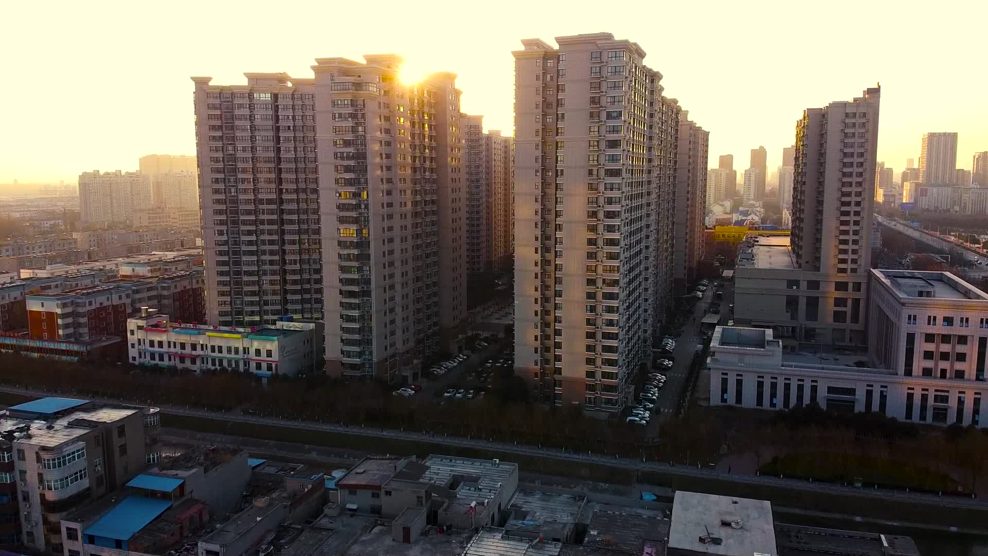 唯美夕阳光照整个焦作城市视频的预览图