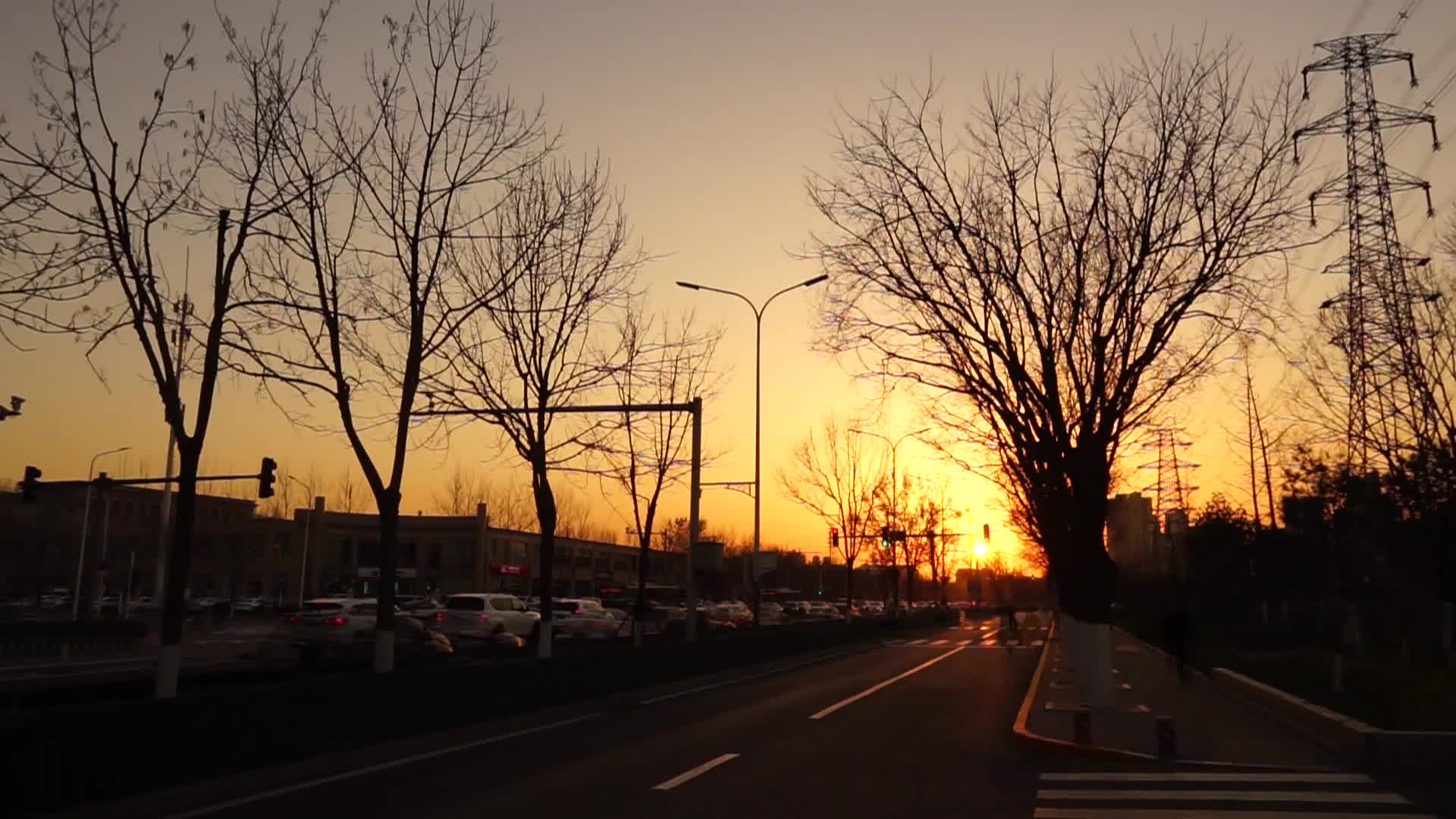 城市街道落日夜景车流下班回家城市高峰视频的预览图