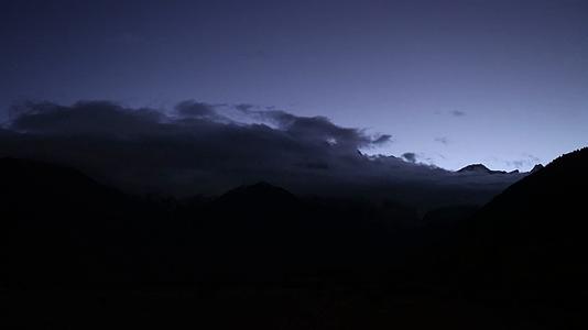 4K南迦巴瓦雪山日出云海延时视频的预览图