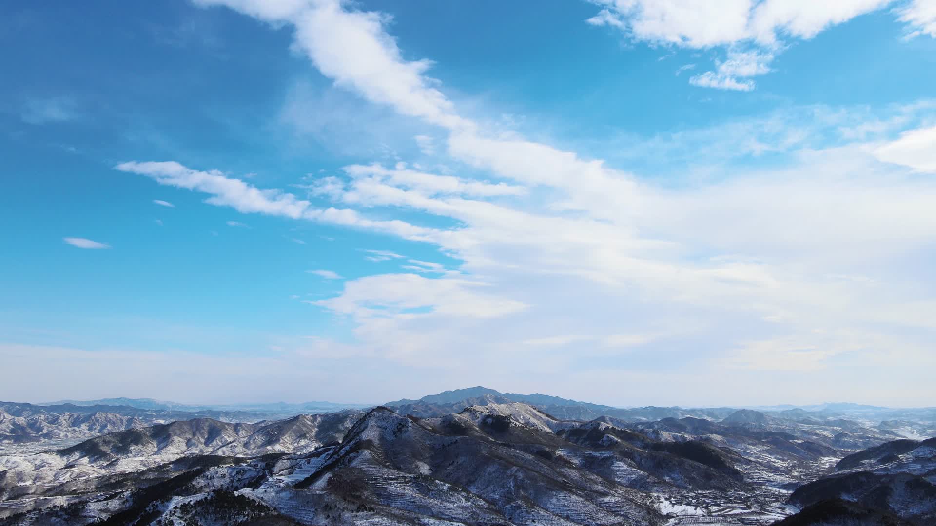 4K航拍东北雪乡雪山视频的预览图