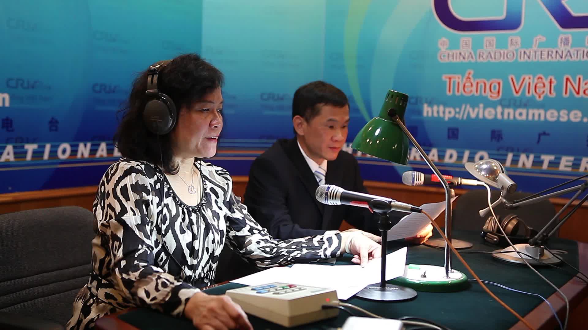 越南语越南人播音电台间视频的预览图