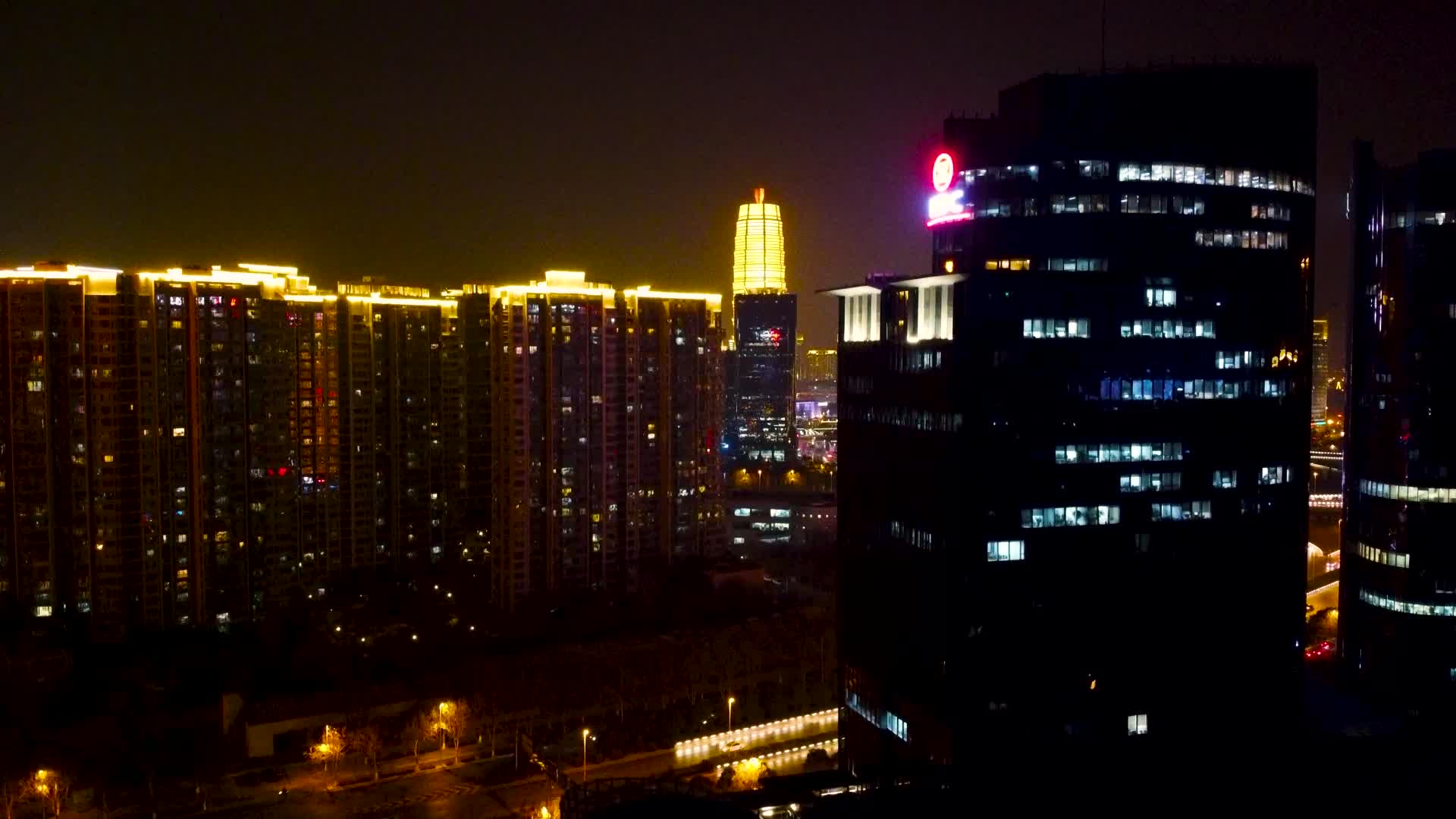 大气辽阔的郑州玉米楼CBD夜景视频的预览图