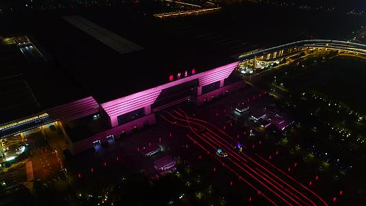 航拍郑州东站高铁站夜景视频的预览图