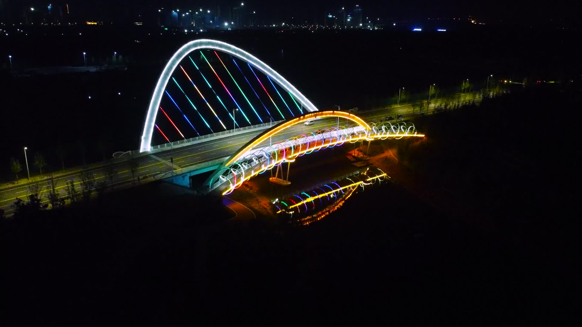 航拍郑州蝶湖公园蝶桥夜景视频的预览图