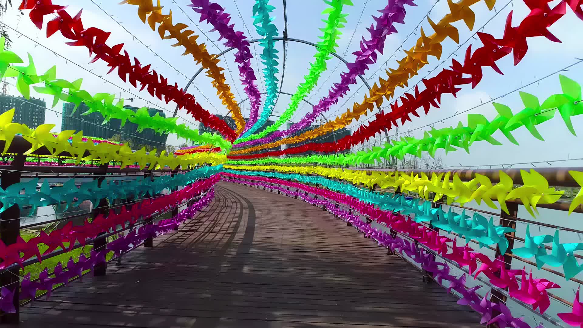 风铃写意隧道4K视频的预览图