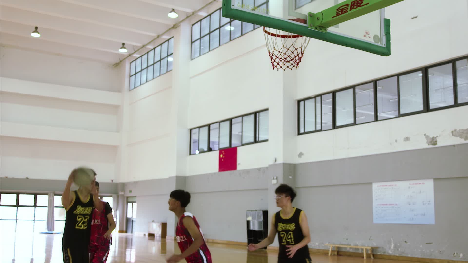 大学生打篮球4K视频的预览图