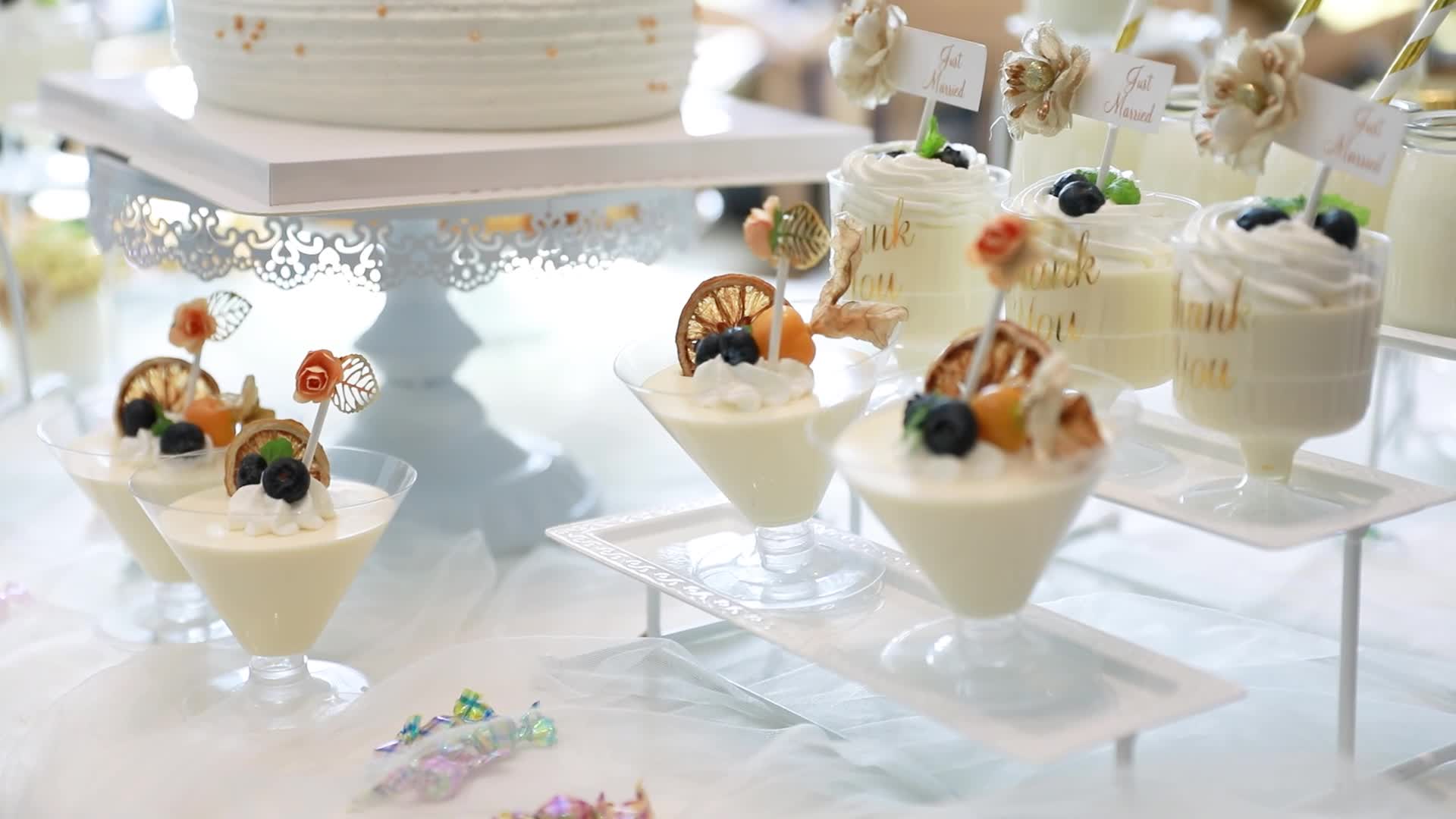 订婚典礼上的蛋糕甜点和场地视频的预览图