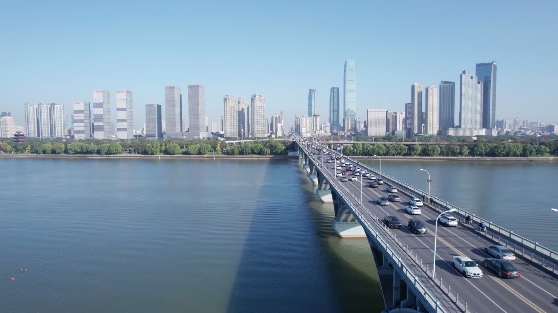 橘子洲大桥4K航拍视频视频的预览图