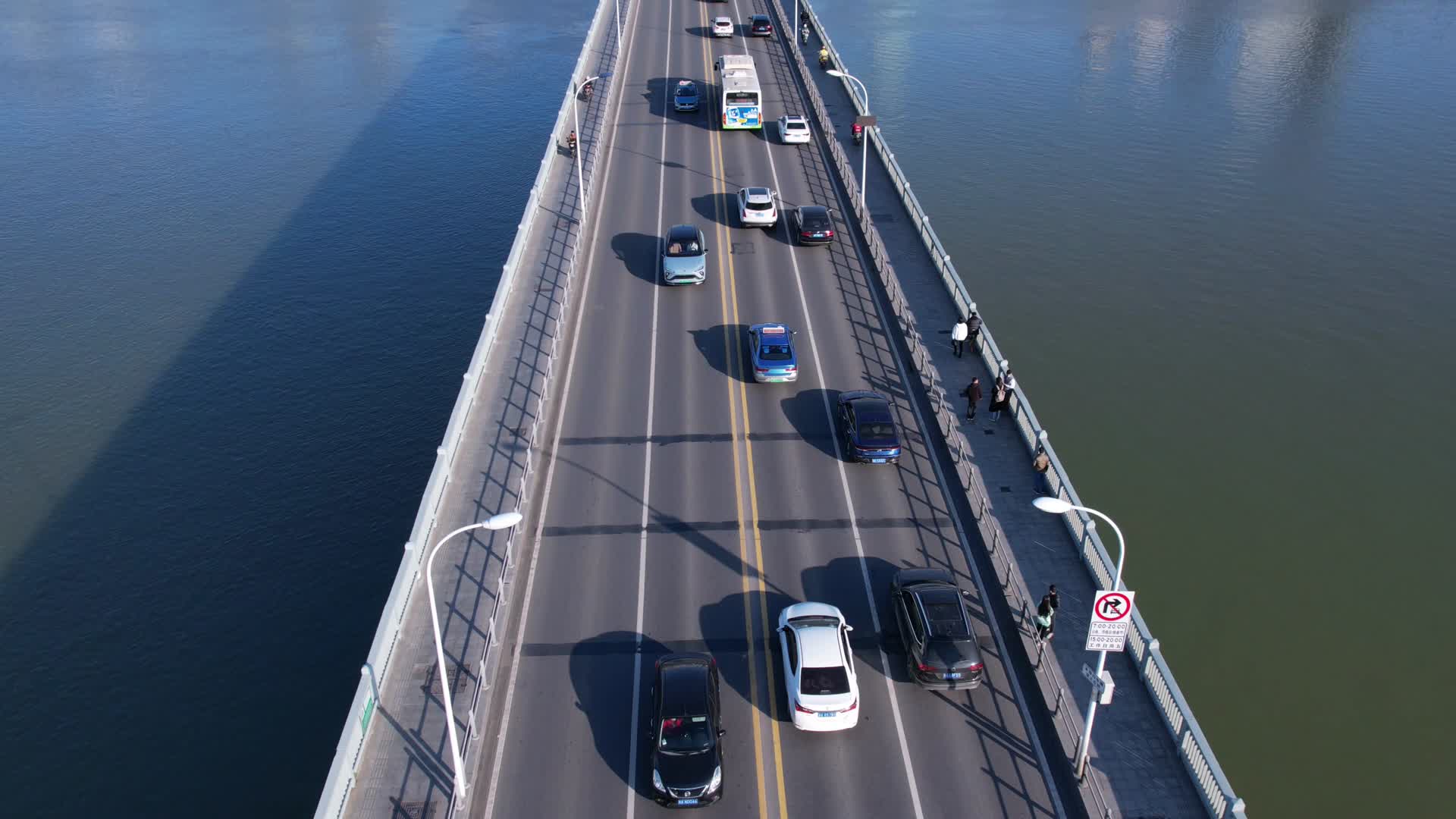 橘子洲大桥4K航拍延时视频视频的预览图