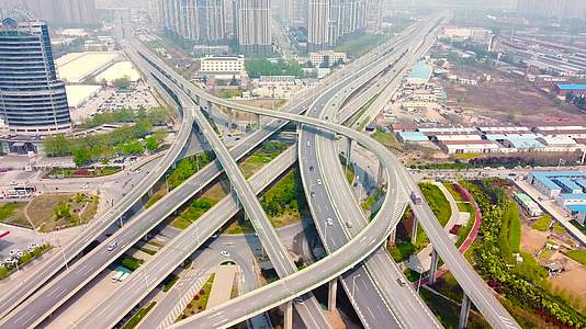 航拍俯瞰郑州中州大道车流视频的预览图