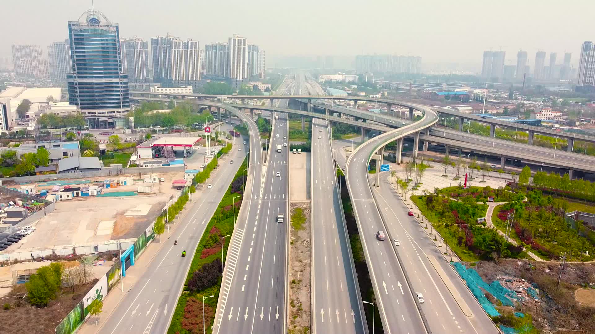 航拍郑州中州大道车流视频的预览图