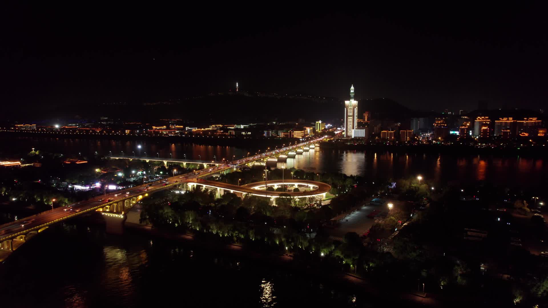 4K航拍橘子洲夜景慢镜头视频视频的预览图